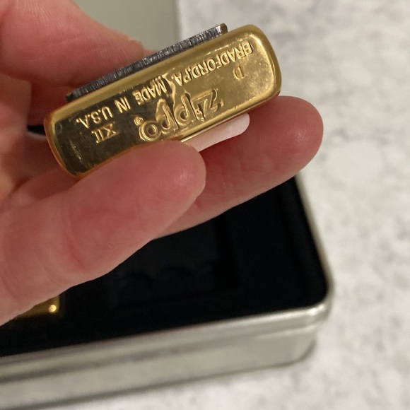 Zippo lighters Korean War Veterans vintage collectors set in tin - Picture 9 of 13